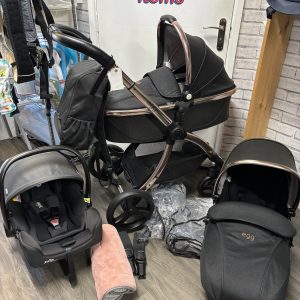 PRE LOVED EGG2 IN SPECIAL EDITION DAMOND BLACK IN IMMACULATE PRE LOVED CONDITION.