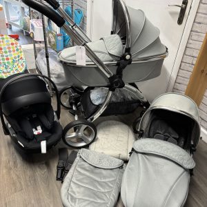 PRE LOVED EGG2 MONUMENT GREY IN EXCELLENT PRE LOVED CONDITION.