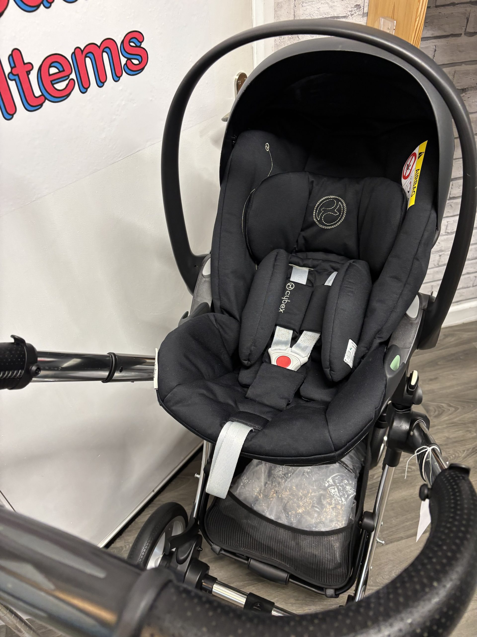 PRE LOVED EGG2 MONUMENT GREY IN EXCELLENT PRE LOVED CONDITION. - Image 3