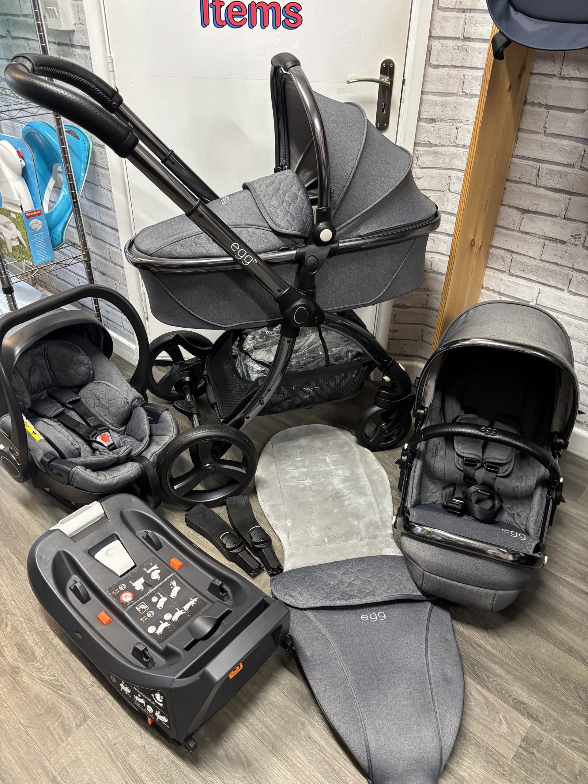 PRE LOVED EGG2 QUARTZ IN IMMACULATE CONDITION.