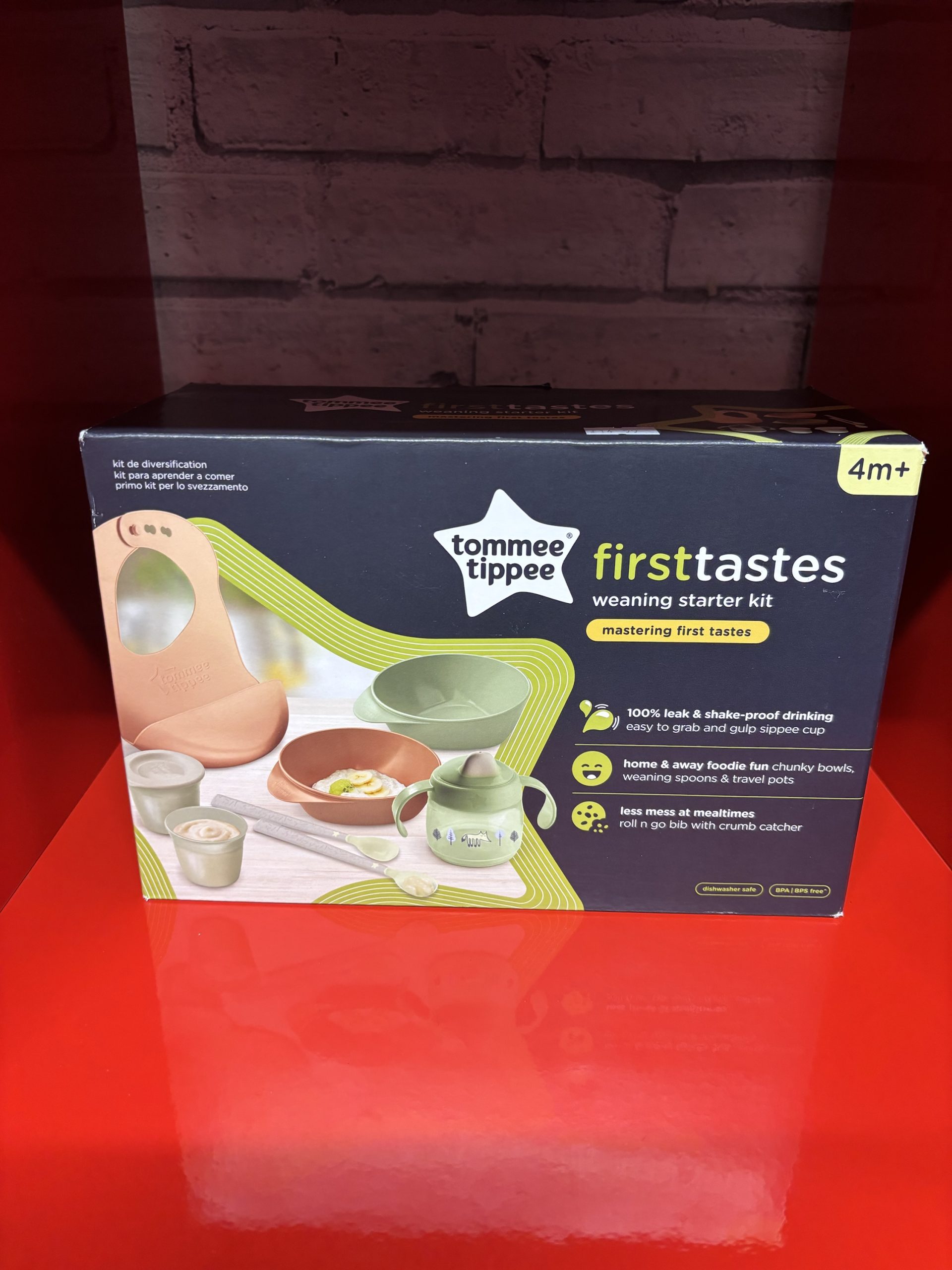 TOMMEE TIPPEE FIRST TASTES WEANING KIT.
