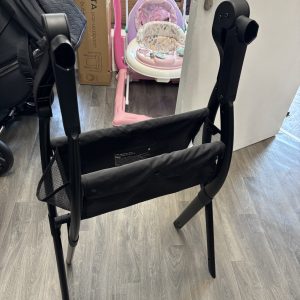 EGG CARRY COT STAND IN AS NEW CONDITION.